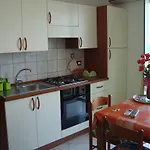 Holiday Borgorosso بيت للعطل *